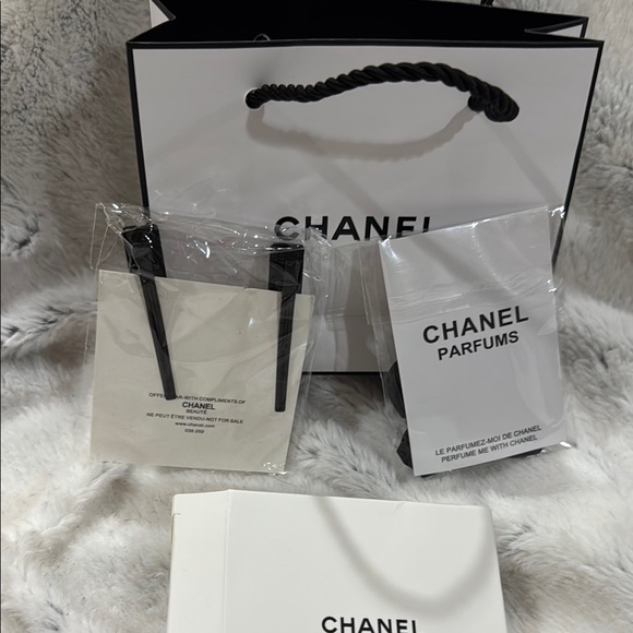 Chanel Black and Gold Hair Accessory Set - Picture 6 of 7